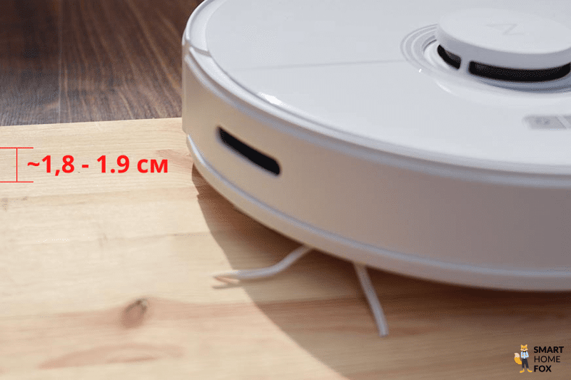 Roborock Q7 Max Saugroboter überfährt eine Türschwelle